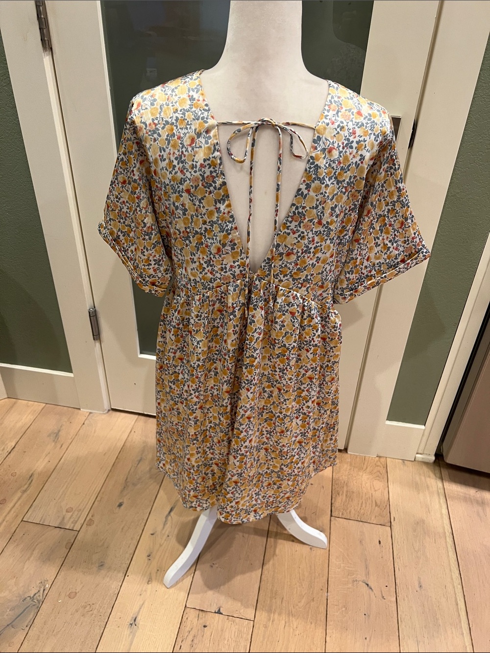 Lulus mini floral dress, medium - Picture 4 of 7
